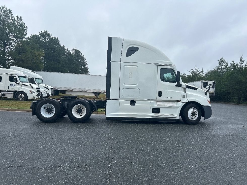 Sleeper Tractor-Heavy Duty Tractors-Freightliner-2022-T12664ST-Fredericksburg-VA-620,785\n\t\tmiles-$ 64,750 - Image 8