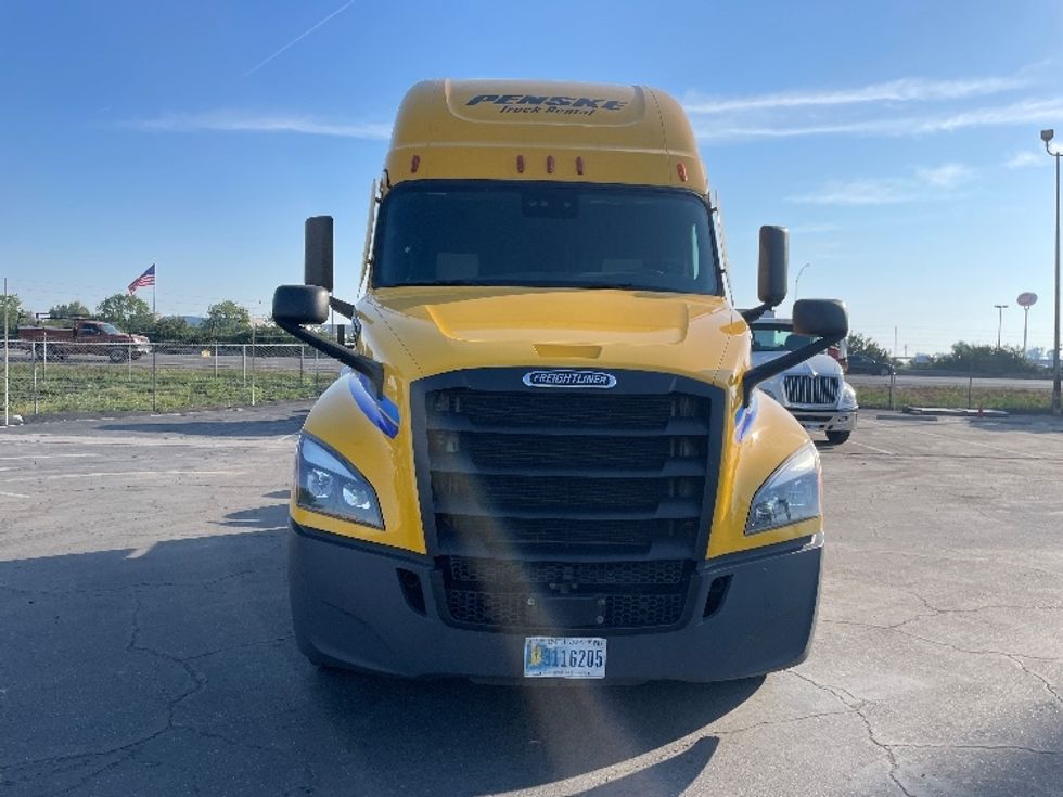 Sleeper Tractor-Heavy Duty Tractors-Freightliner-2022-T12664ST-Fresno-CA-373,635\n\t\tmiles-$ 89,250 - Image 2