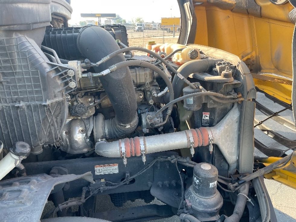 Sleeper Tractor-Heavy Duty Tractors-Freightliner-2022-T12664ST-Fresno-CA-373,635\n\t\tmiles-$ 89,250 - Image 20
