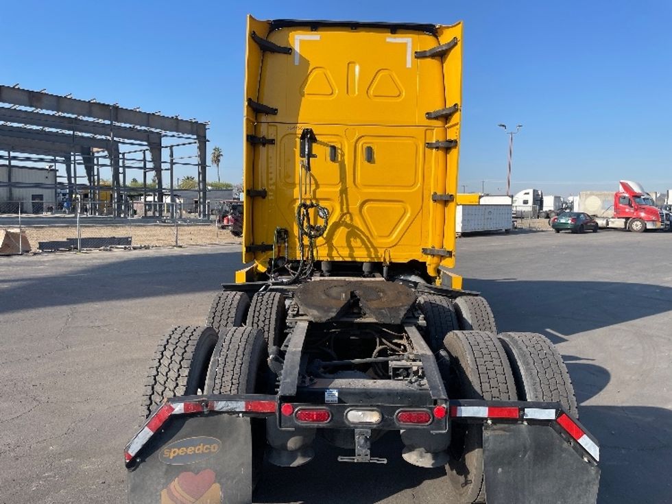 Sleeper Tractor-Heavy Duty Tractors-Freightliner-2022-T12664ST-Fresno-CA-373,635\n\t\tmiles-$ 89,250 - Image 6