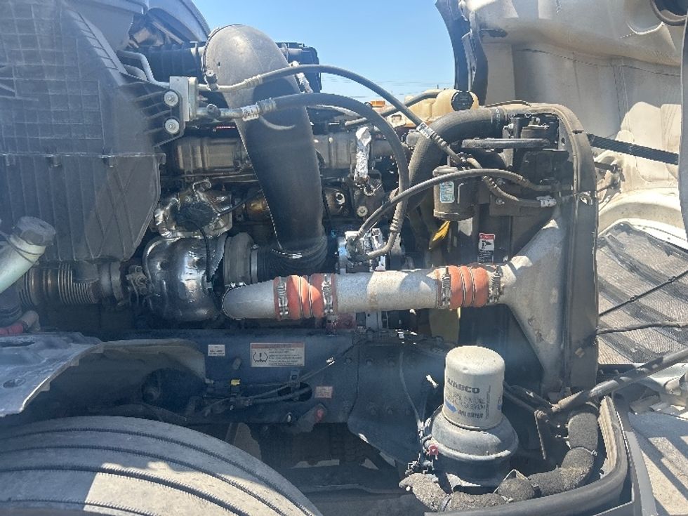 Sleeper Tractor-Heavy Duty Tractors-Freightliner-2022-T12664ST-Fresno-CA-541,461\n\t\tmiles-$ 63,250 - Image 20