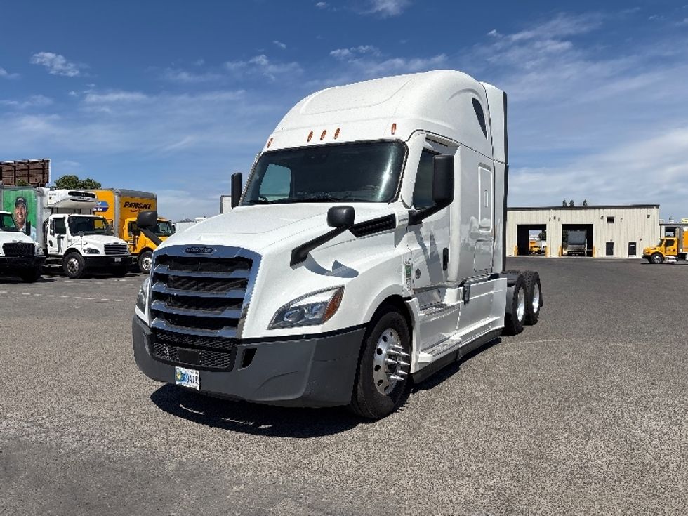 Sleeper Tractor-Heavy Duty Tractors-Freightliner-2022-T12664ST-Fresno-CA-541,461\n\t\tmiles-$ 63,250 - Image 3