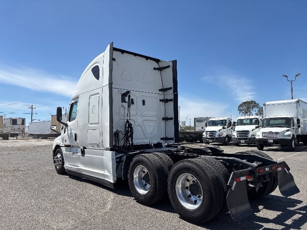 Sleeper Tractor-Heavy Duty Tractors-Freightliner-2022-T12664ST-Fresno-CA-541,461\n\t\tmiles-$ 63,250 - Image 5