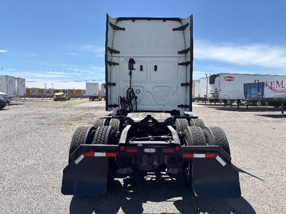 Sleeper Tractor-Heavy Duty Tractors-Freightliner-2022-T12664ST-Fresno-CA-541,461\n\t\tmiles-$ 63,250 - Image 6