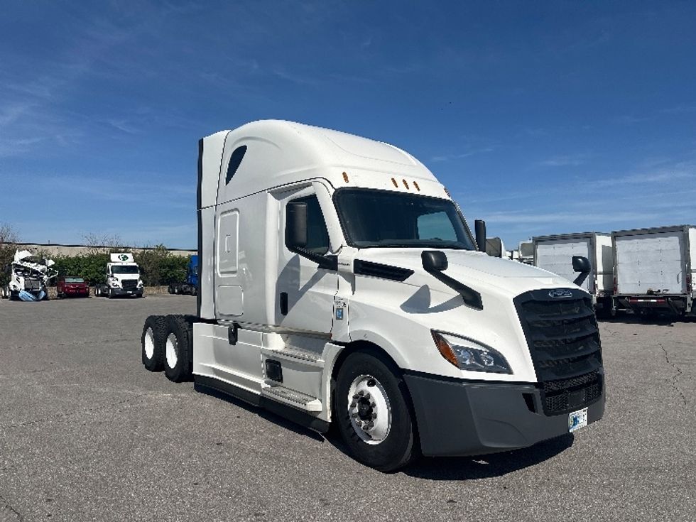 Sleeper Tractor-Heavy Duty Tractors-Freightliner-2022-T12664ST-Gahanna-OH-321,085\n\t\tmiles-$ 86,250 - Image 1
