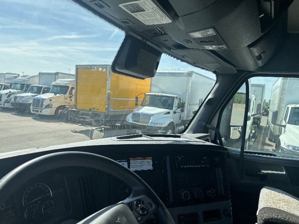 Sleeper Tractor-Heavy Duty Tractors-Freightliner-2022-T12664ST-Gahanna-OH-321,085\n\t\tmiles-$ 86,250 - Image 10