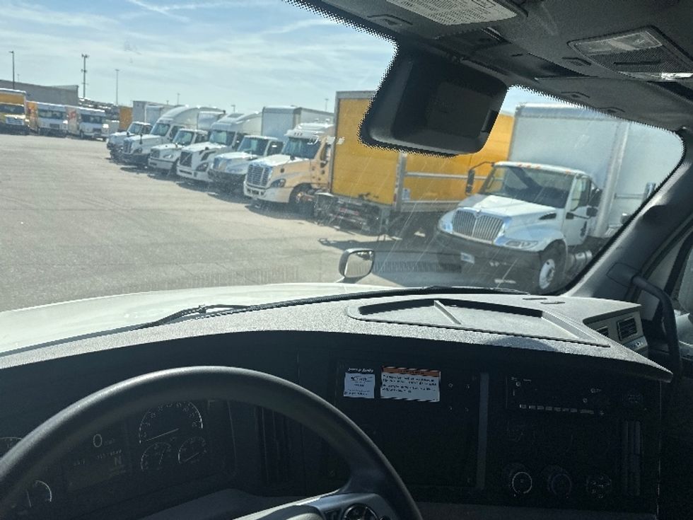 Sleeper Tractor-Heavy Duty Tractors-Freightliner-2022-T12664ST-Gahanna-OH-321,085\n\t\tmiles-$ 86,250 - Image 11