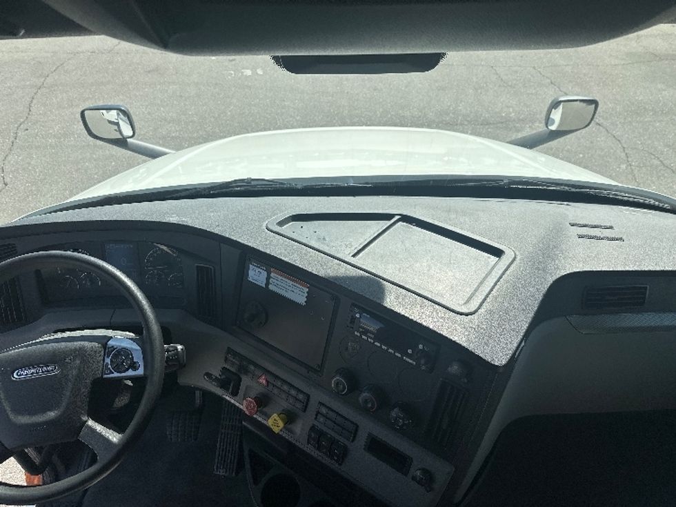 Sleeper Tractor-Heavy Duty Tractors-Freightliner-2022-T12664ST-Gahanna-OH-321,085\n\t\tmiles-$ 86,250 - Image 12