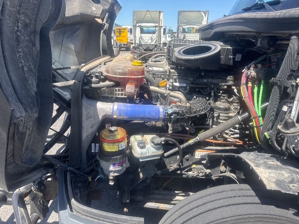 Sleeper Tractor-Heavy Duty Tractors-Freightliner-2022-T12664ST-Gahanna-OH-394,217\n\t\tmiles-$ 80,750 - Image 21