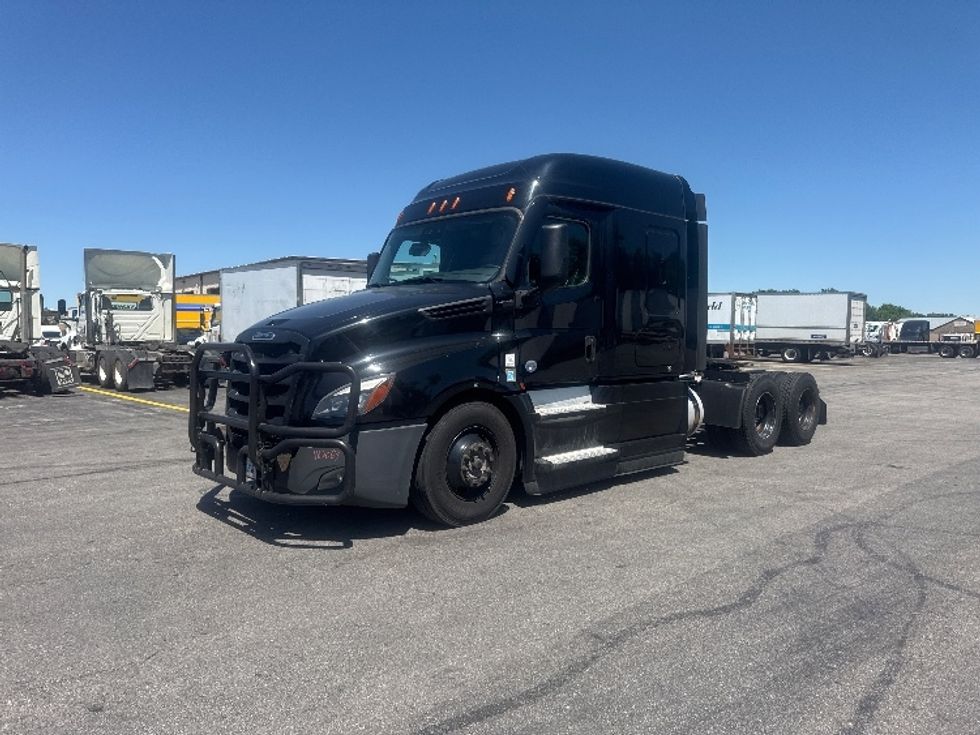 Sleeper Tractor-Heavy Duty Tractors-Freightliner-2022-T12664ST-Gahanna-OH-394,217\n\t\tmiles-$ 80,750 - Image 3