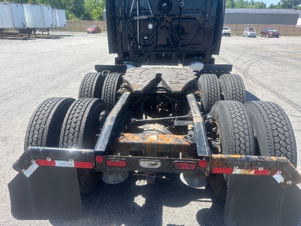 Sleeper Tractor-Heavy Duty Tractors-Freightliner-2022-T12664ST-Gahanna-OH-394,217\n\t\tmiles-$ 80,750 - Image 6