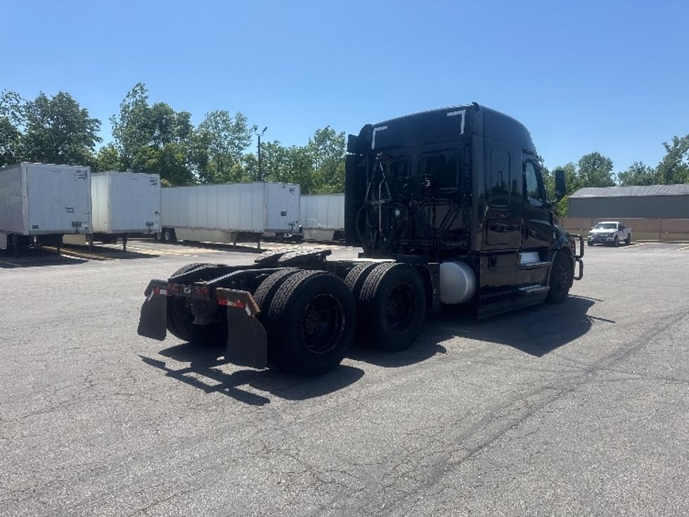 Sleeper Tractor-Heavy Duty Tractors-Freightliner-2022-T12664ST-Gahanna-OH-394,217\n\t\tmiles-$ 80,750 - Image 7