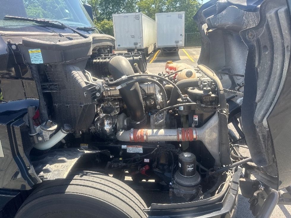 Sleeper Tractor-Heavy Duty Tractors-Freightliner-2022-T12664ST-Gahanna-OH-405,871\n\t\tmiles-$ 81,000 - Image 20