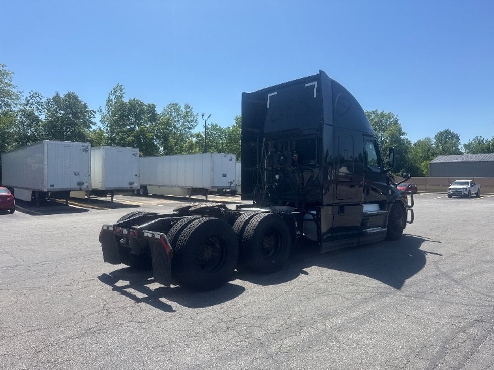Sleeper Tractor-Heavy Duty Tractors-Freightliner-2022-T12664ST-Gahanna-OH-405,871\n\t\tmiles-$ 81,000 - Image 7