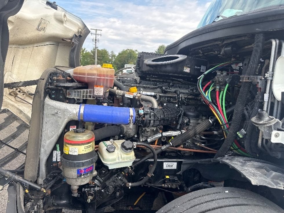 Sleeper Tractor-Heavy Duty Tractors-Freightliner-2022-T12664ST-Gahanna-OH-579,050\n\t\tmiles-$ 68,750 - Image 21