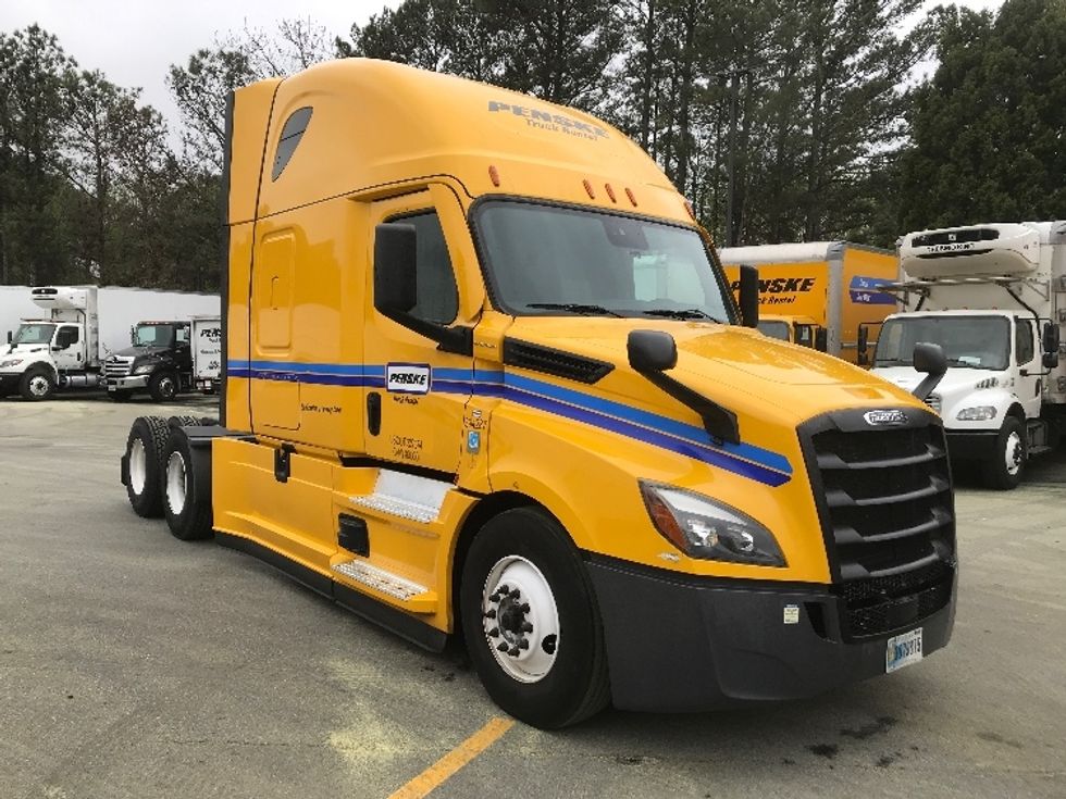 Sleeper Tractor-Heavy Duty Tractors-Freightliner-2022-T12664ST-Gainesville-GA-587,692\n\t\tmiles-$ 64,000 - Image 1