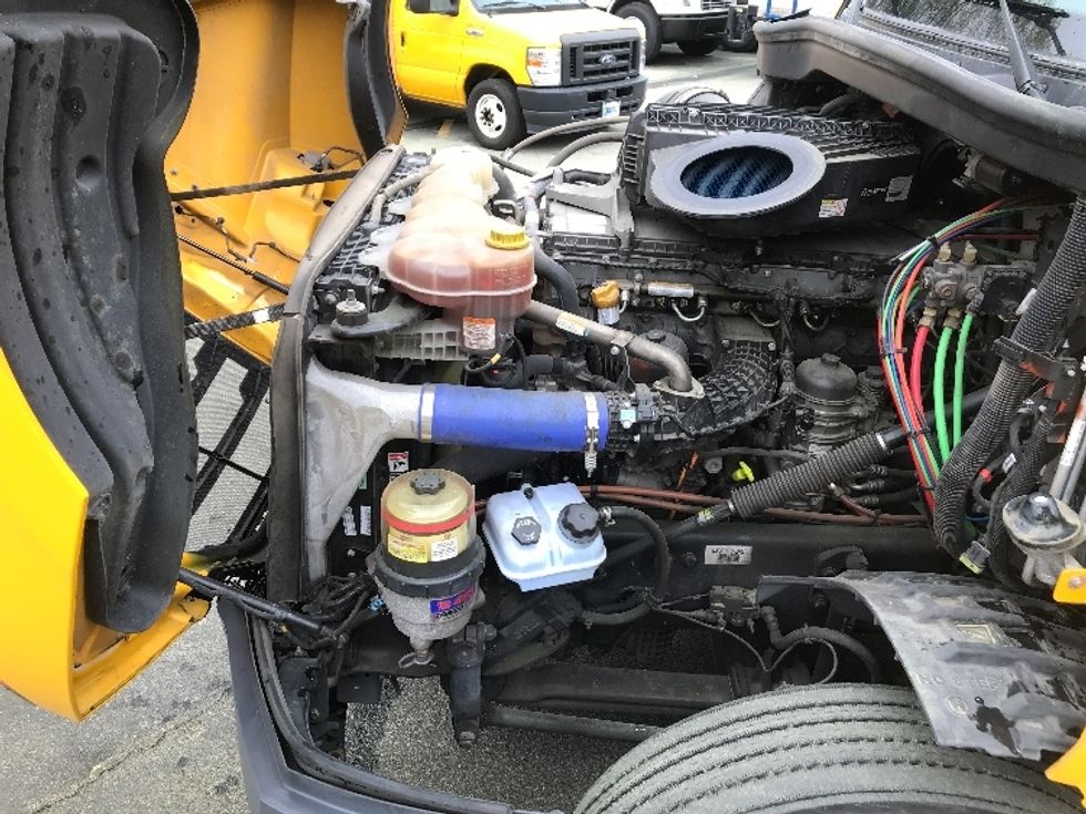 Sleeper Tractor-Heavy Duty Tractors-Freightliner-2022-T12664ST-Gainesville-GA-587,692\n\t\tmiles-$ 64,000 - Image 21