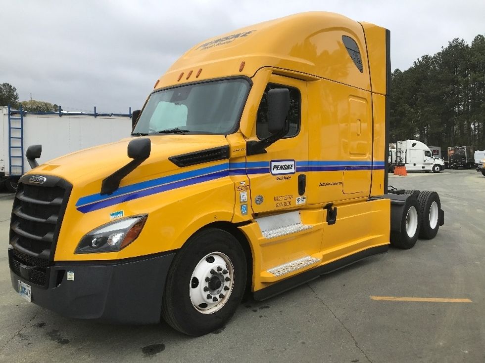 Sleeper Tractor-Heavy Duty Tractors-Freightliner-2022-T12664ST-Gainesville-GA-587,692\n\t\tmiles-$ 64,000 - Image 3