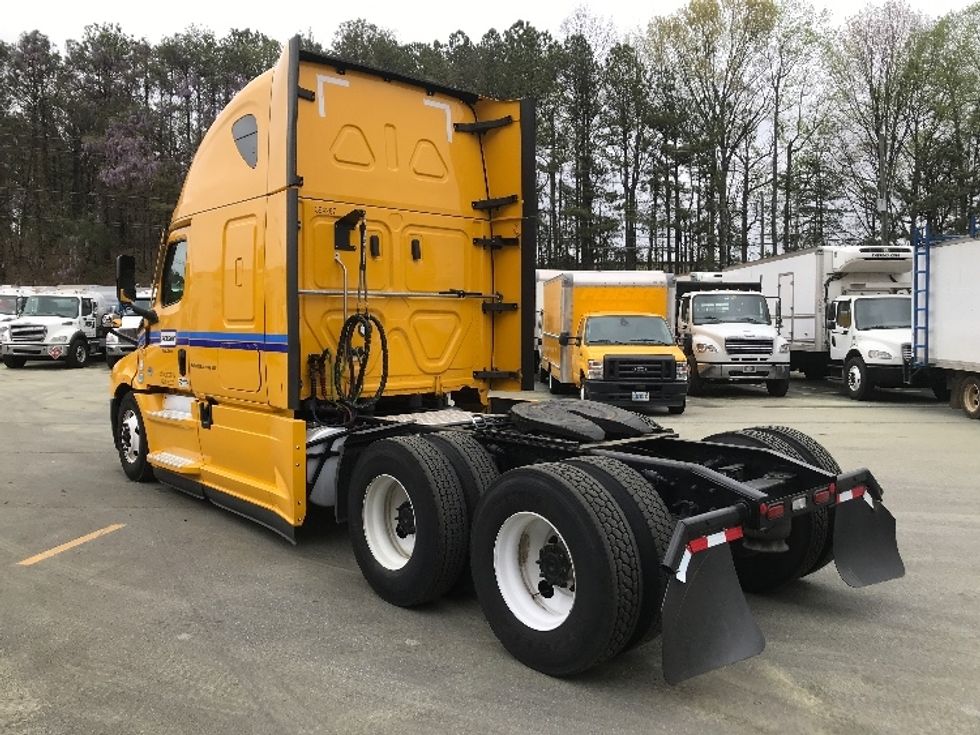 Sleeper Tractor-Heavy Duty Tractors-Freightliner-2022-T12664ST-Gainesville-GA-587,692\n\t\tmiles-$ 64,000 - Image 5