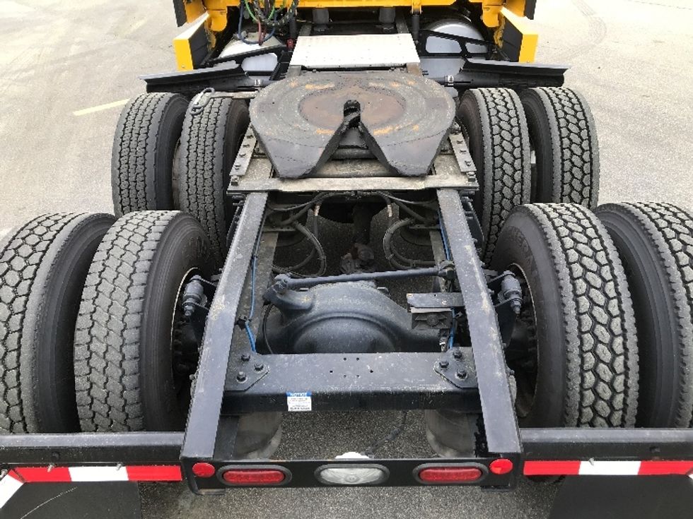 Sleeper Tractor-Heavy Duty Tractors-Freightliner-2022-T12664ST-Gainesville-GA-587,692\n\t\tmiles-$ 64,000 - Image 6