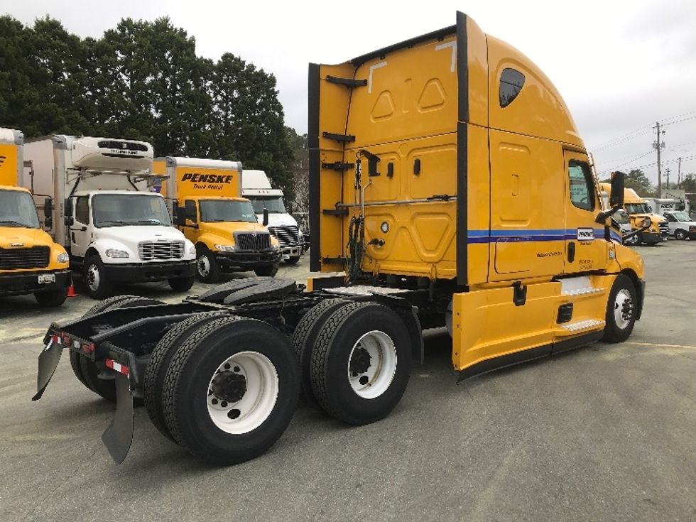 Sleeper Tractor-Heavy Duty Tractors-Freightliner-2022-T12664ST-Gainesville-GA-587,692\n\t\tmiles-$ 64,000 - Image 7