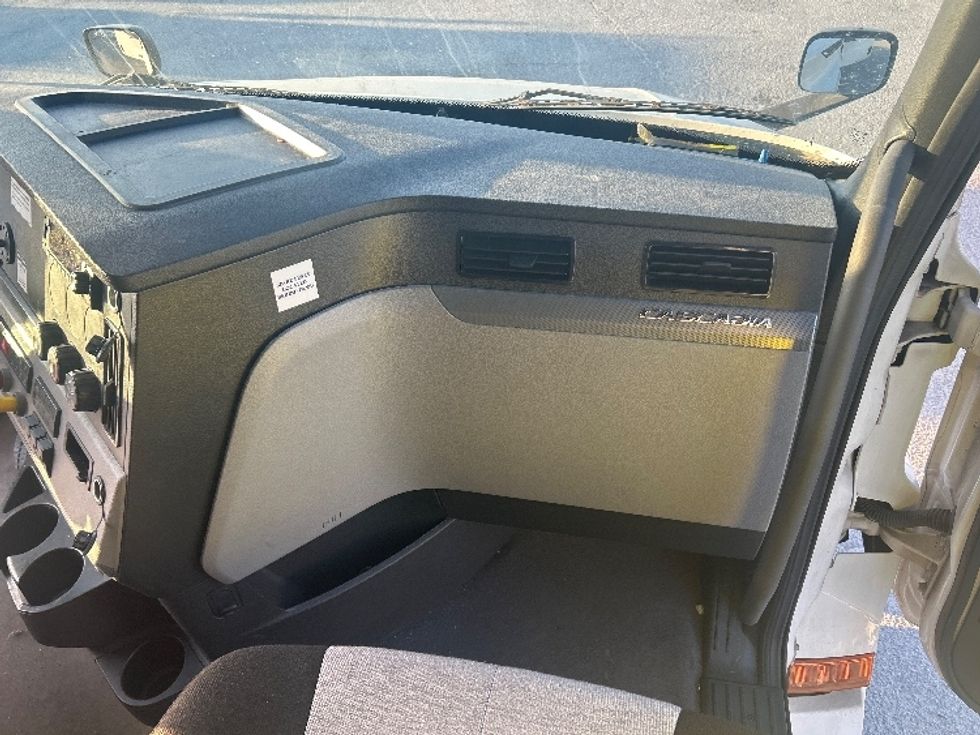 Sleeper Tractor-Heavy Duty Tractors-Freightliner-2022-T12664ST-Garden City-GA-391,460\n\t\tmiles-$ 77,750 - Image 14