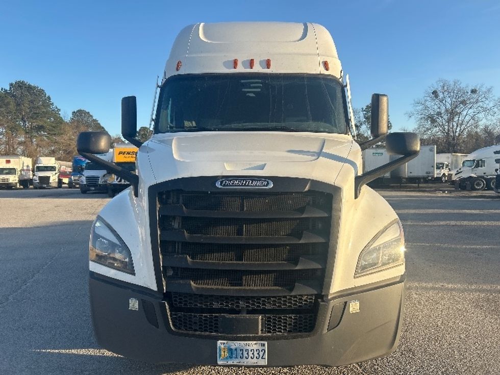 Sleeper Tractor-Heavy Duty Tractors-Freightliner-2022-T12664ST-Garden City-GA-391,460\n\t\tmiles-$ 77,750 - Image 2