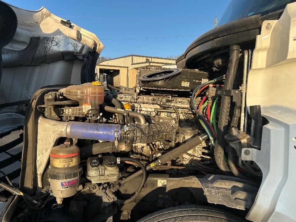 Sleeper Tractor-Heavy Duty Tractors-Freightliner-2022-T12664ST-Garden City-GA-391,460\n\t\tmiles-$ 77,750 - Image 21