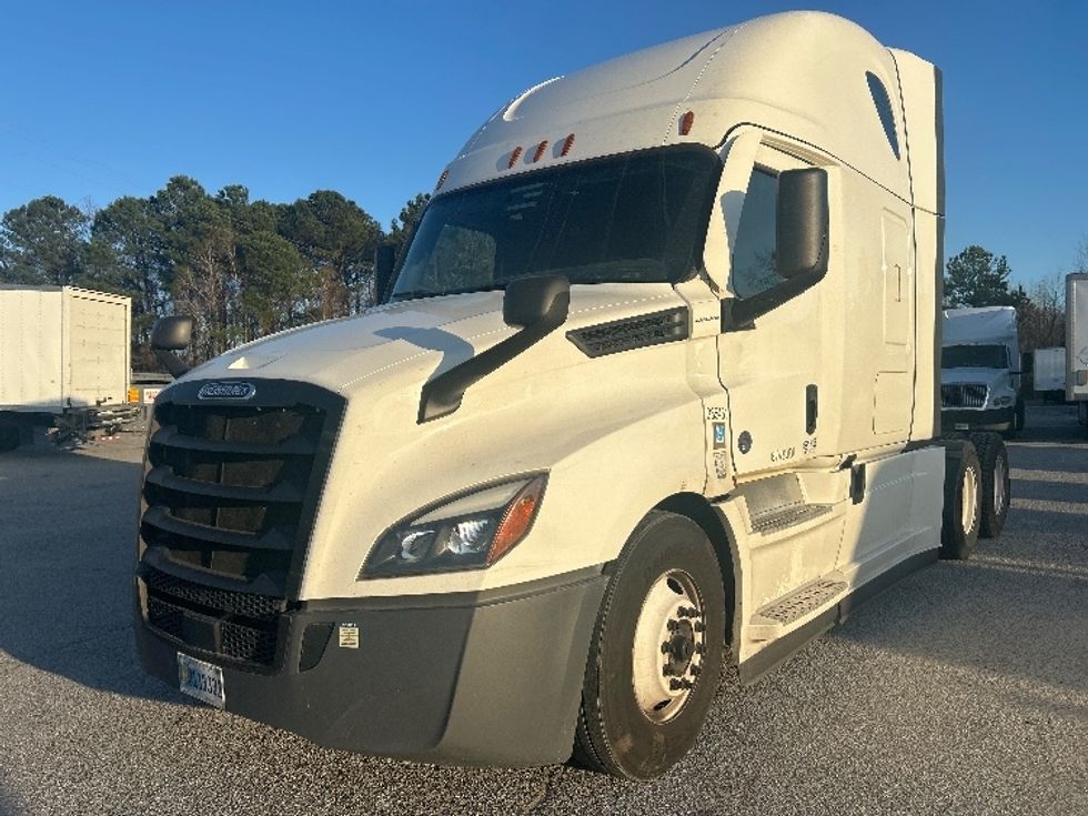 Sleeper Tractor-Heavy Duty Tractors-Freightliner-2022-T12664ST-Garden City-GA-391,460\n\t\tmiles-$ 77,750 - Image 3