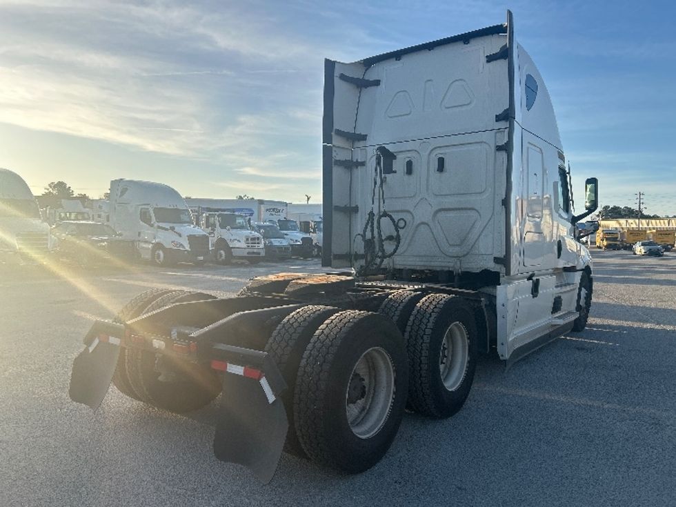 Sleeper Tractor-Heavy Duty Tractors-Freightliner-2022-T12664ST-Garden City-GA-391,460\n\t\tmiles-$ 77,750 - Image 7