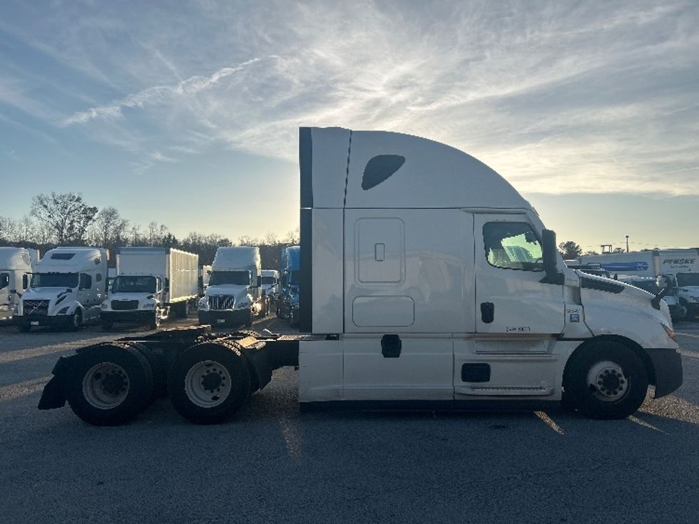 Sleeper Tractor-Heavy Duty Tractors-Freightliner-2022-T12664ST-Garden City-GA-391,460\n\t\tmiles-$ 77,750 - Image 8