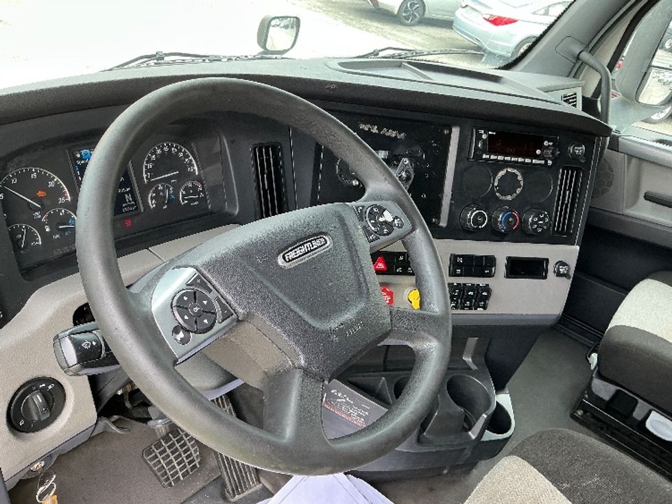Sleeper Tractor-Heavy Duty Tractors-Freightliner-2022-T12664ST-Garden City-GA-509,940\n\t\tmiles-$ 68,750 - Image 11
