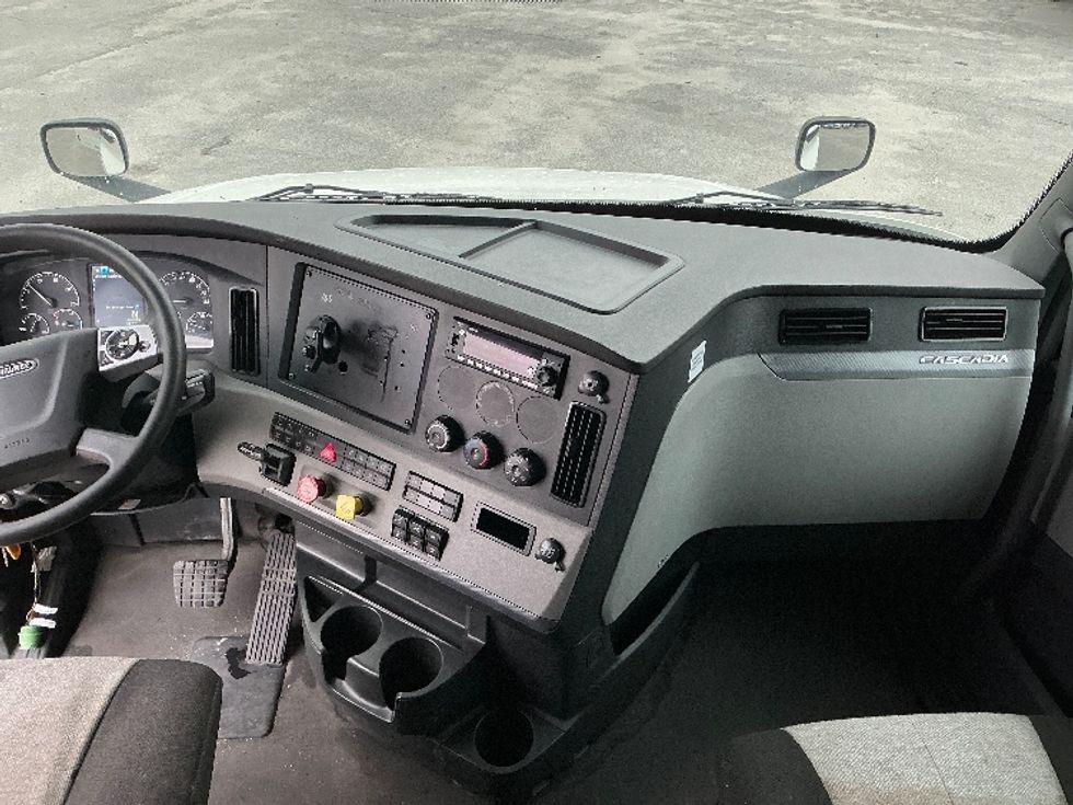 Sleeper Tractor-Heavy Duty Tractors-Freightliner-2022-T12664ST-Garden City-GA-509,940\n\t\tmiles-$ 68,750 - Image 12