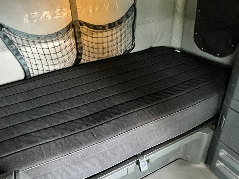 Sleeper Tractor-Heavy Duty Tractors-Freightliner-2022-T12664ST-Garden City-GA-509,940\n\t\tmiles-$ 68,750 - Image 17