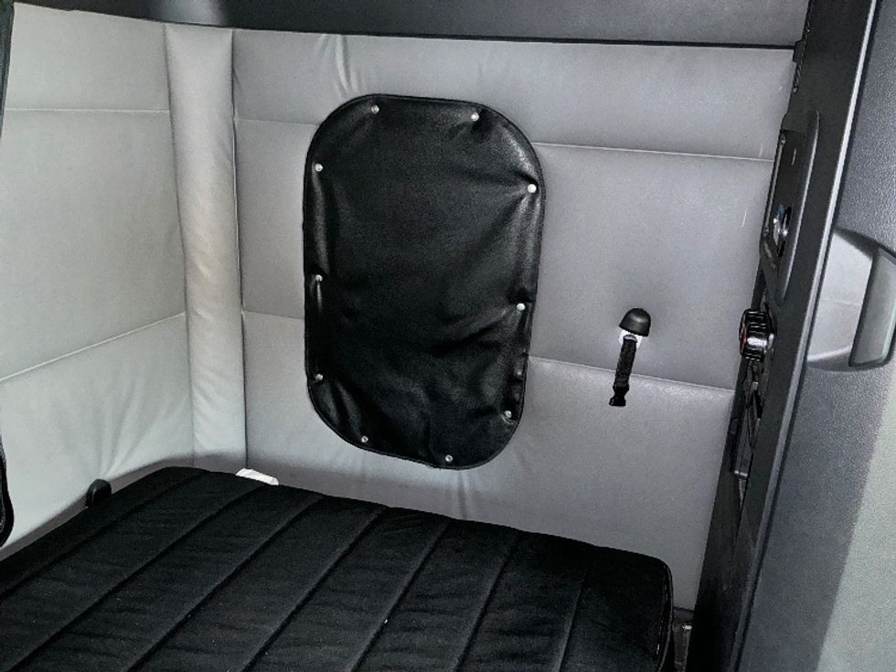 Sleeper Tractor-Heavy Duty Tractors-Freightliner-2022-T12664ST-Garden City-GA-509,940\n\t\tmiles-$ 68,750 - Image 18