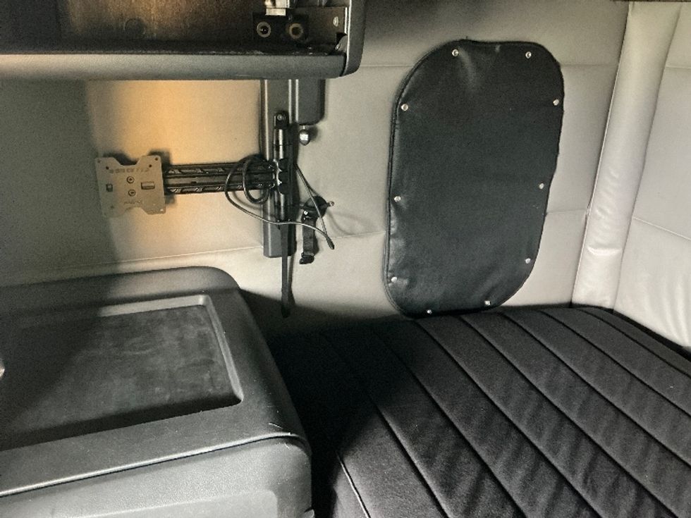 Sleeper Tractor-Heavy Duty Tractors-Freightliner-2022-T12664ST-Garden City-GA-509,940\n\t\tmiles-$ 68,750 - Image 19