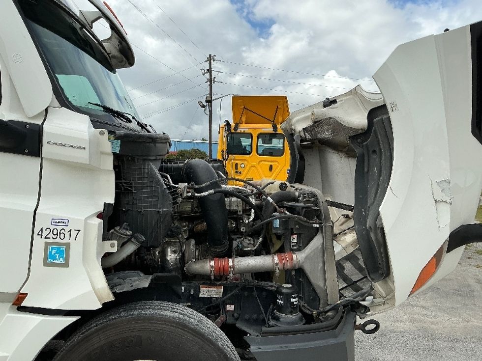 Sleeper Tractor-Heavy Duty Tractors-Freightliner-2022-T12664ST-Garden City-GA-509,940\n\t\tmiles-$ 68,750 - Image 20