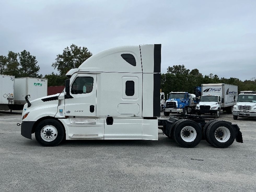 Sleeper Tractor-Heavy Duty Tractors-Freightliner-2022-T12664ST-Garden City-GA-509,940\n\t\tmiles-$ 68,750 - Image 4