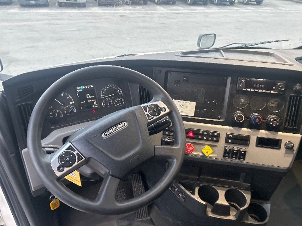 Sleeper Tractor-Heavy Duty Tractors-Freightliner-2022-T12664ST-Garden City-GA-569,205\n\t\tmiles-$ 60,000 - Image 11