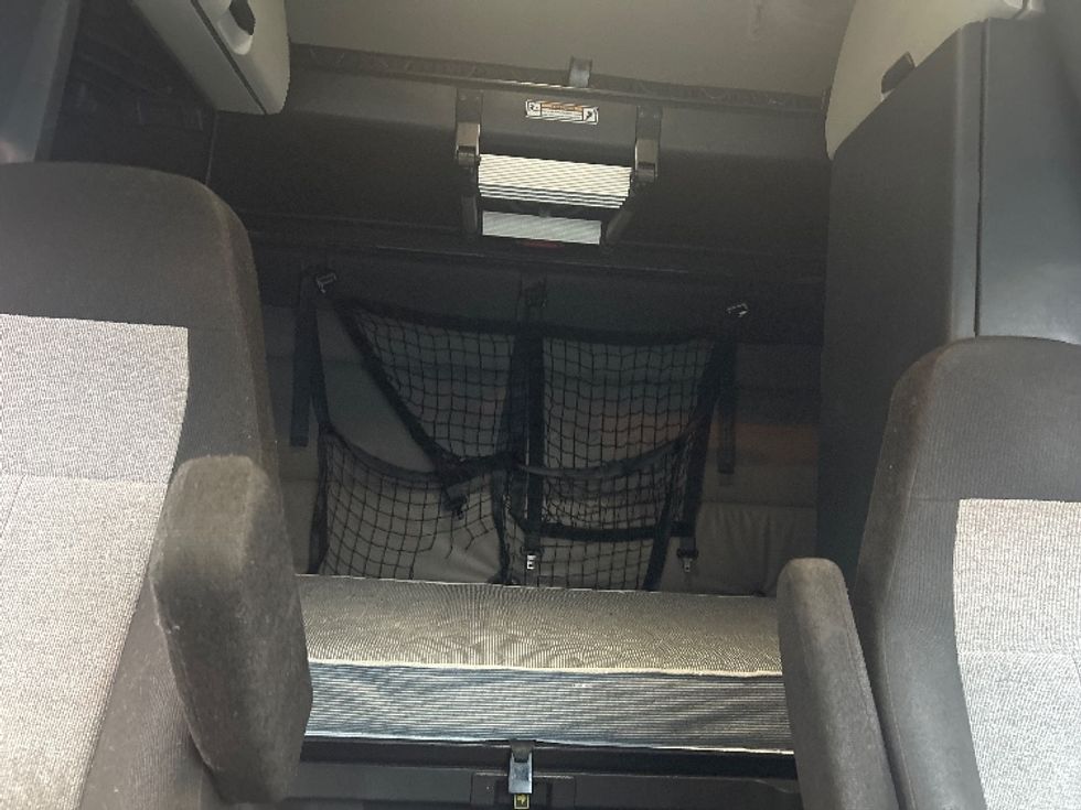 Sleeper Tractor-Heavy Duty Tractors-Freightliner-2022-T12664ST-Garden City-GA-569,205\n\t\tmiles-$ 60,000 - Image 16