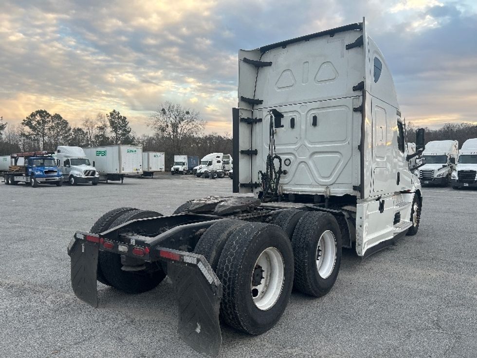 Sleeper Tractor-Heavy Duty Tractors-Freightliner-2022-T12664ST-Garden City-GA-569,205\n\t\tmiles-$ 60,000 - Image 7