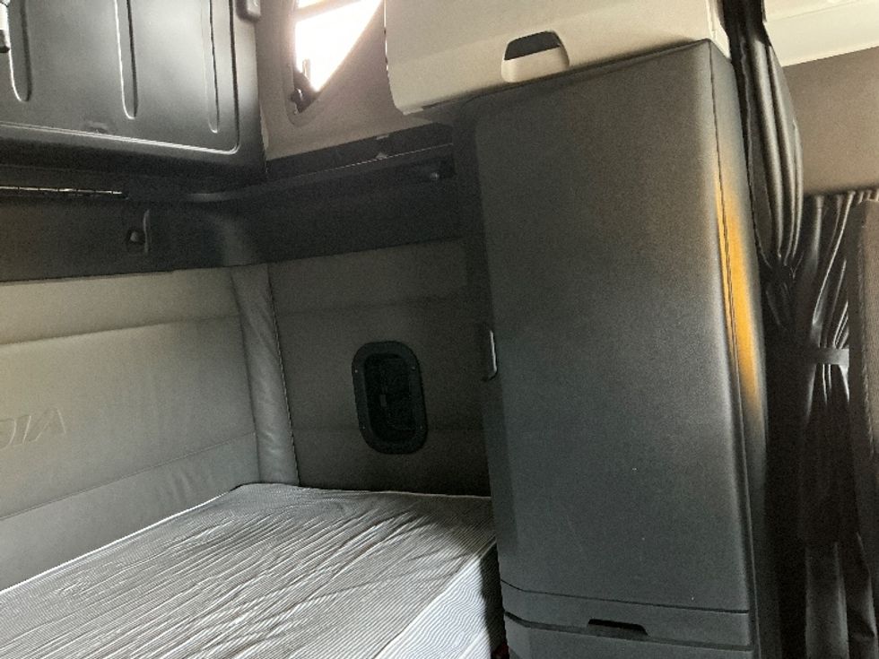 Sleeper Tractor-Heavy Duty Tractors-Freightliner-2022-T12664ST-Garden City-GA-585,665\n\t\tmiles-$ 60,000 - Image 18