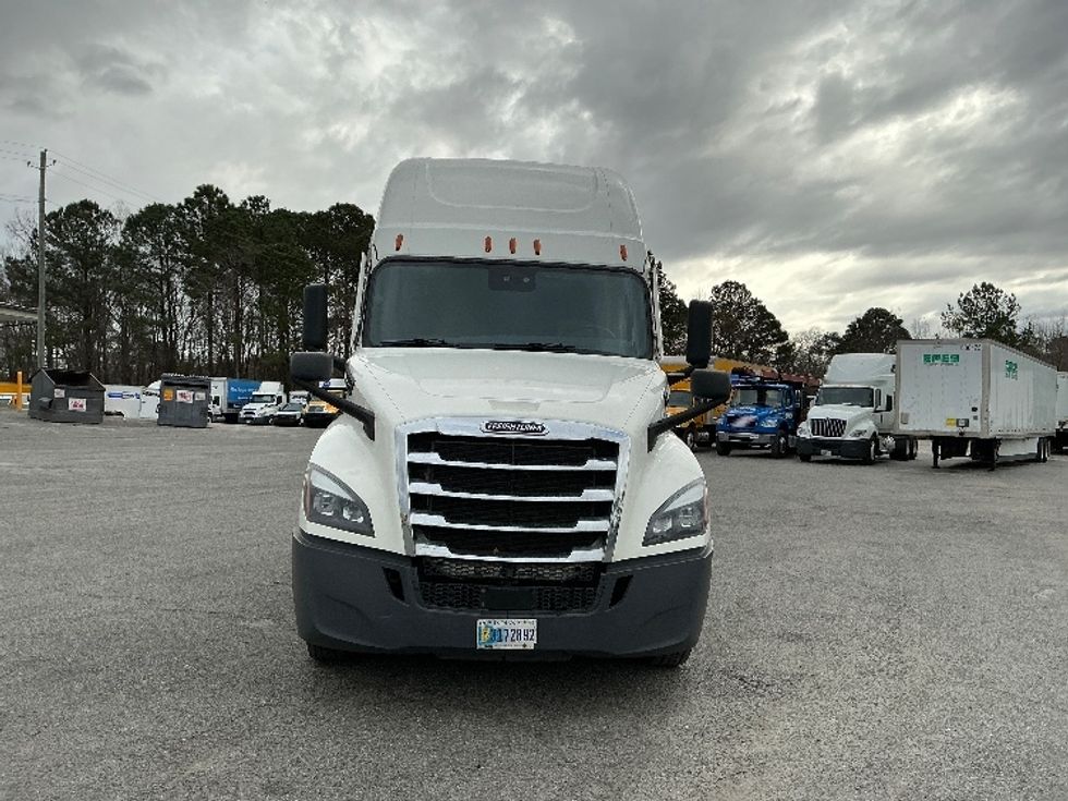 Sleeper Tractor-Heavy Duty Tractors-Freightliner-2022-T12664ST-Garden City-GA-585,665\n\t\tmiles-$ 60,000 - Image 2