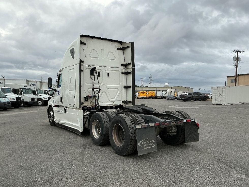 Sleeper Tractor-Heavy Duty Tractors-Freightliner-2022-T12664ST-Garden City-GA-585,665\n\t\tmiles-$ 60,000 - Image 5