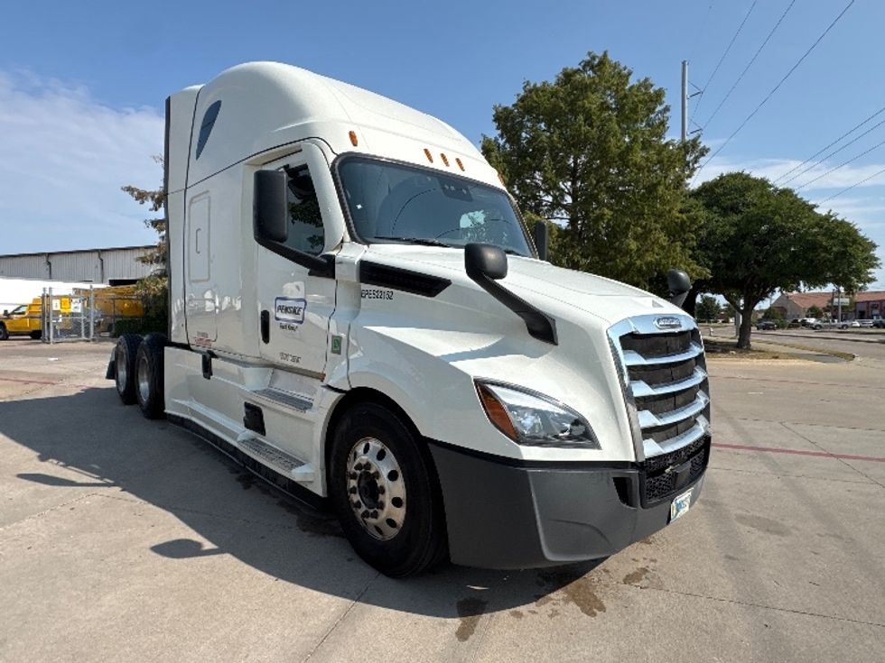 Sleeper Tractor-Heavy Duty Tractors-Freightliner-2022-T12664ST-Garland-TX-386,030\n\t\tmiles-$ 91,250 - Image 1