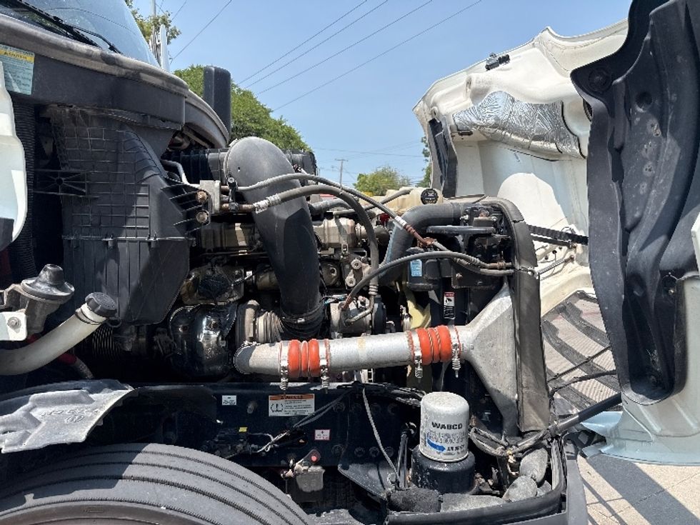 Sleeper Tractor-Heavy Duty Tractors-Freightliner-2022-T12664ST-Garland-TX-386,030\n\t\tmiles-$ 91,250 - Image 20
