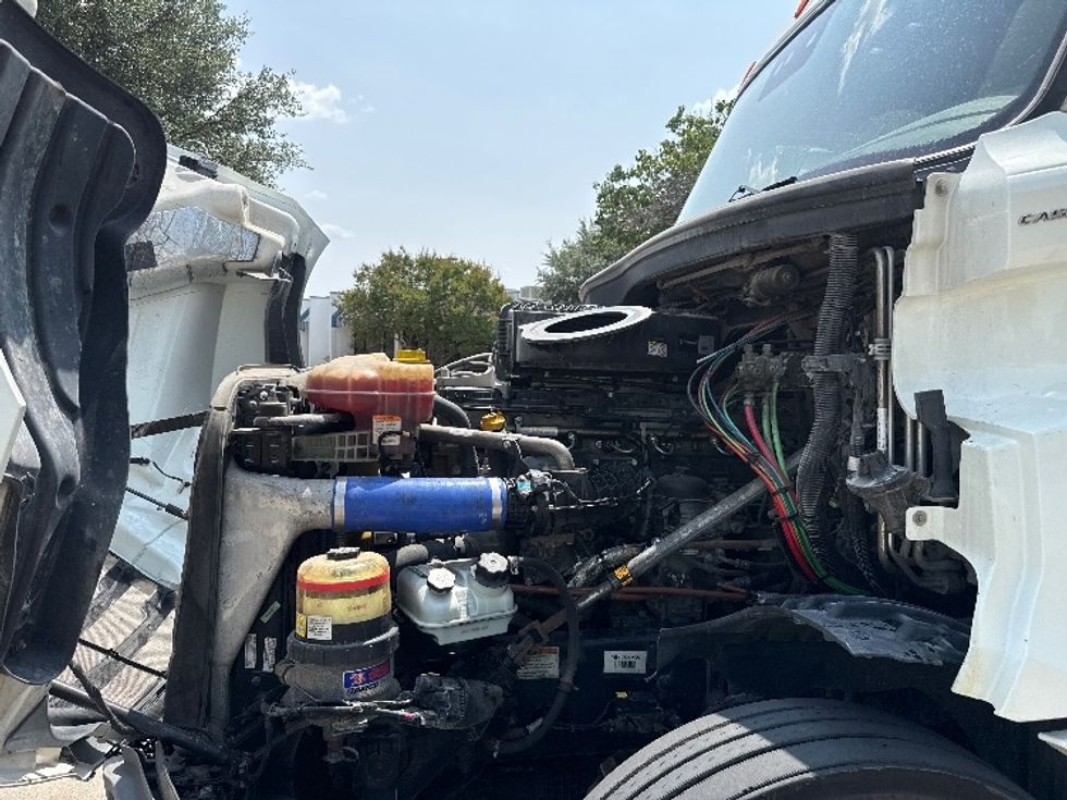Sleeper Tractor-Heavy Duty Tractors-Freightliner-2022-T12664ST-Garland-TX-386,030\n\t\tmiles-$ 91,250 - Image 21