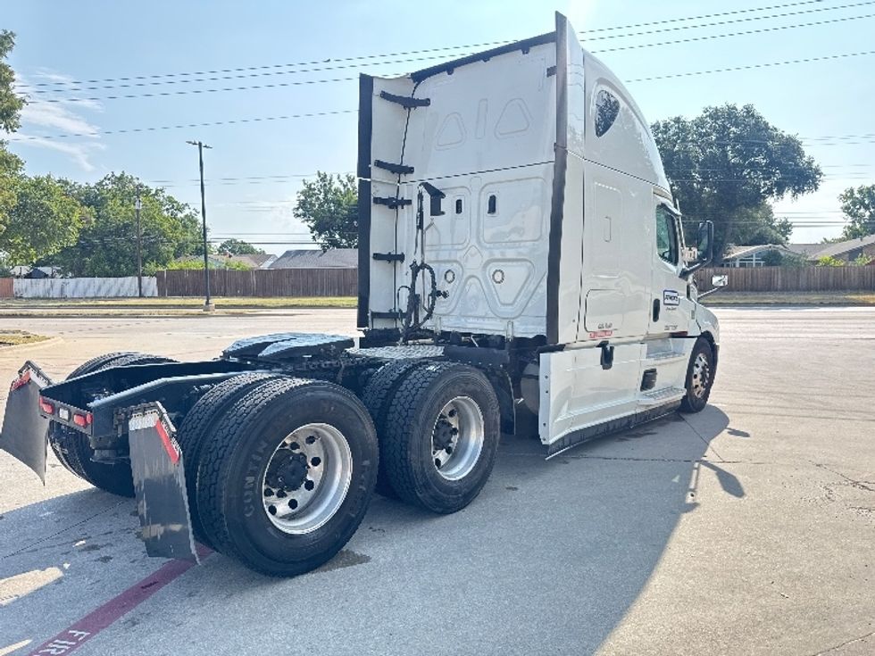Sleeper Tractor-Heavy Duty Tractors-Freightliner-2022-T12664ST-Garland-TX-386,030\n\t\tmiles-$ 91,250 - Image 7