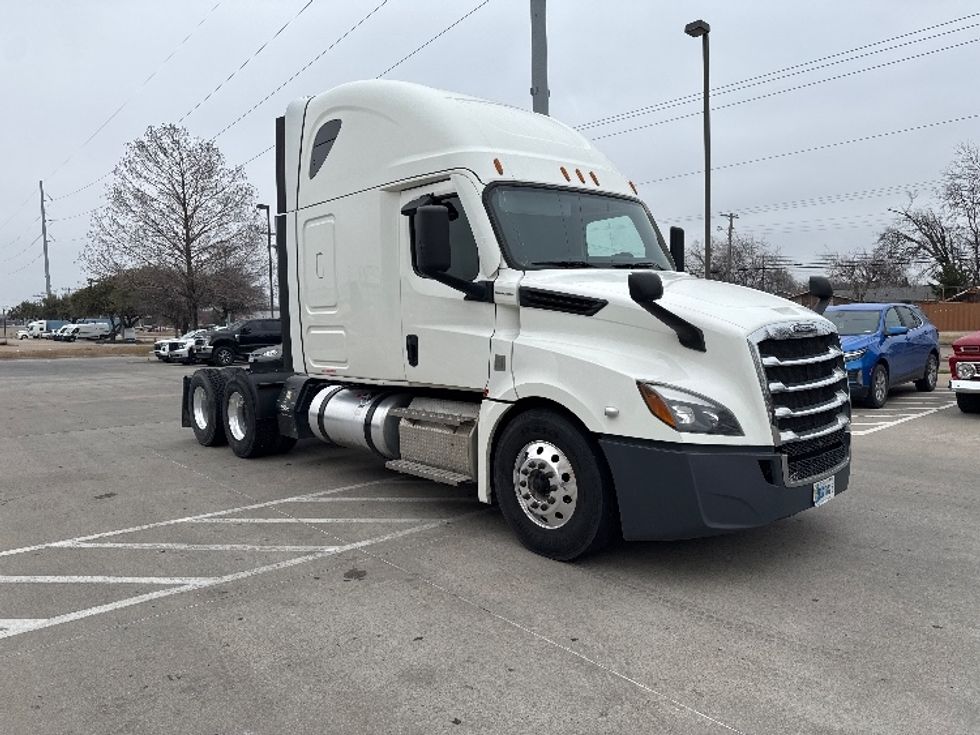 Sleeper Tractor-Heavy Duty Tractors-Freightliner-2022-T12664ST-Garland-TX-409,471\n\t\tmiles-$ 81,250 - Image 1
