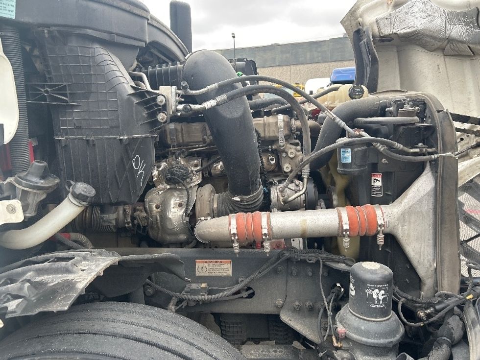 Sleeper Tractor-Heavy Duty Tractors-Freightliner-2022-T12664ST-Garland-TX-409,471\n\t\tmiles-$ 81,250 - Image 18